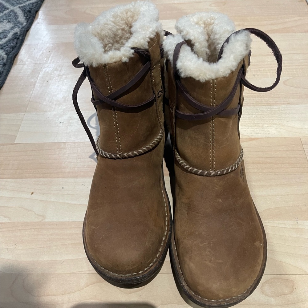 Ugg Shearling Lined size 7